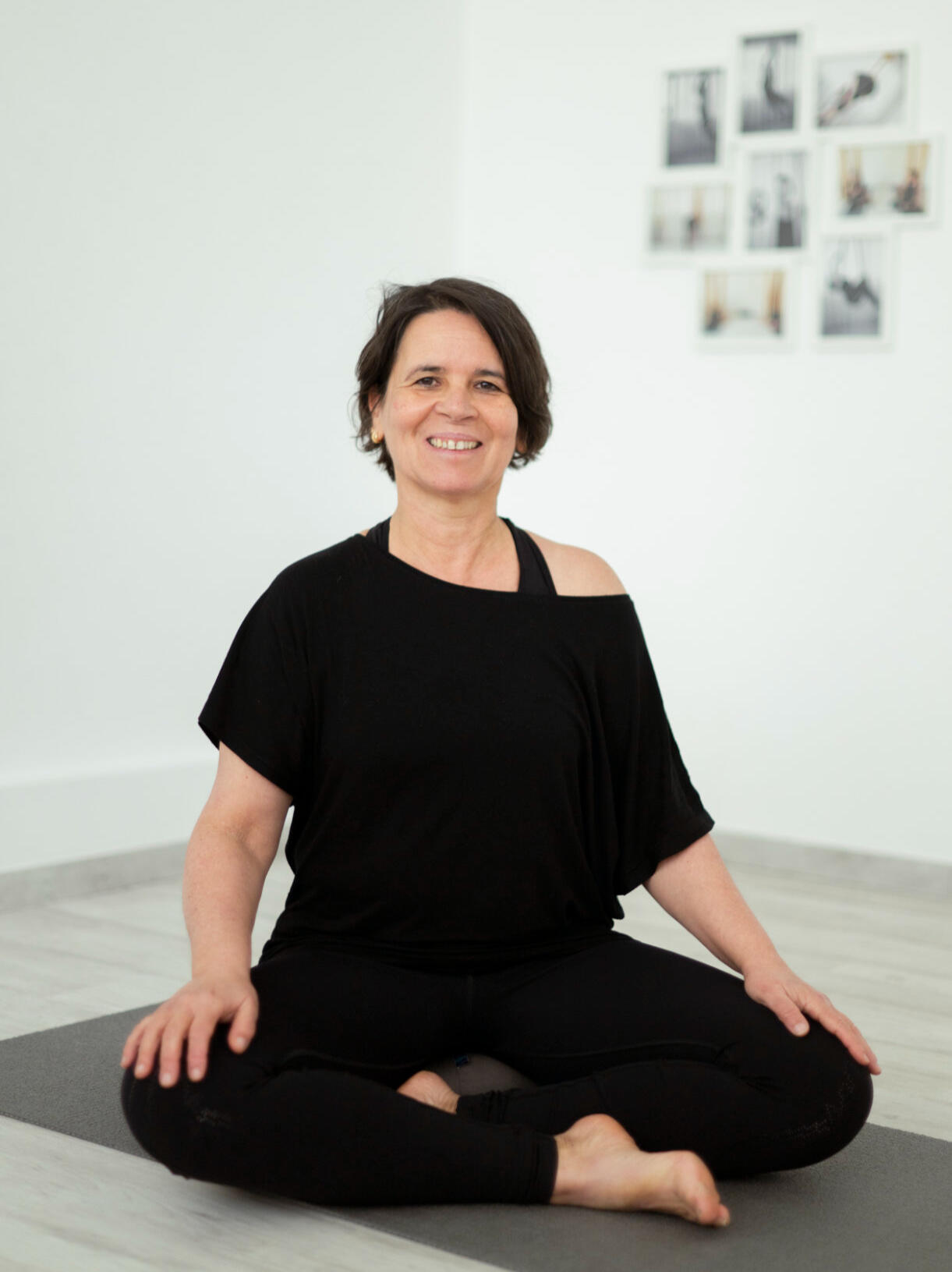 Raquel Devillé à Recentrez-vous, thérapeute spécialiste en stress et trauma Thérapeute spécialiste en stress et trauma avec la méthode TRE, Somatic Experiencing, Brainspotting et Constellations Familiales